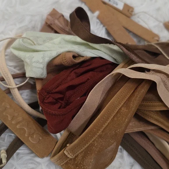 12pcs SKIMS Thongs 2X ( 11 NWT 1 NWOT) - Picture 9 of 9